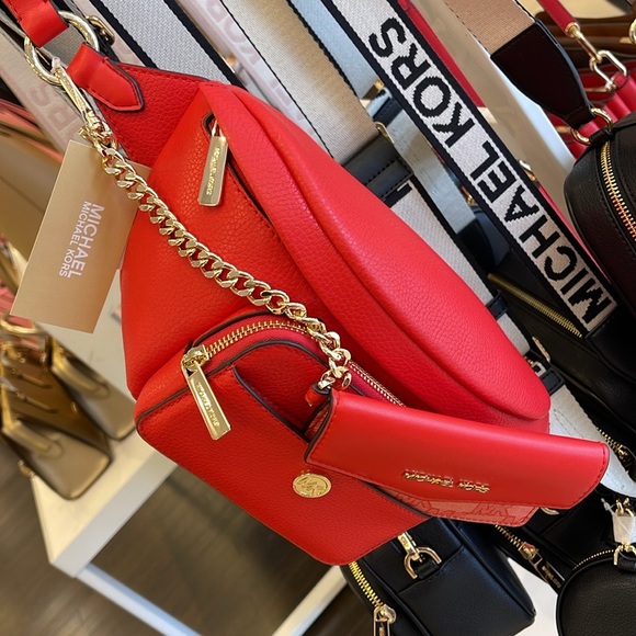 MICHAEL KORS
Maisie Large Pebbled Leather 2-in-1 Sling Pack
Dark Sangria 
NWT - Picture 10 of 16